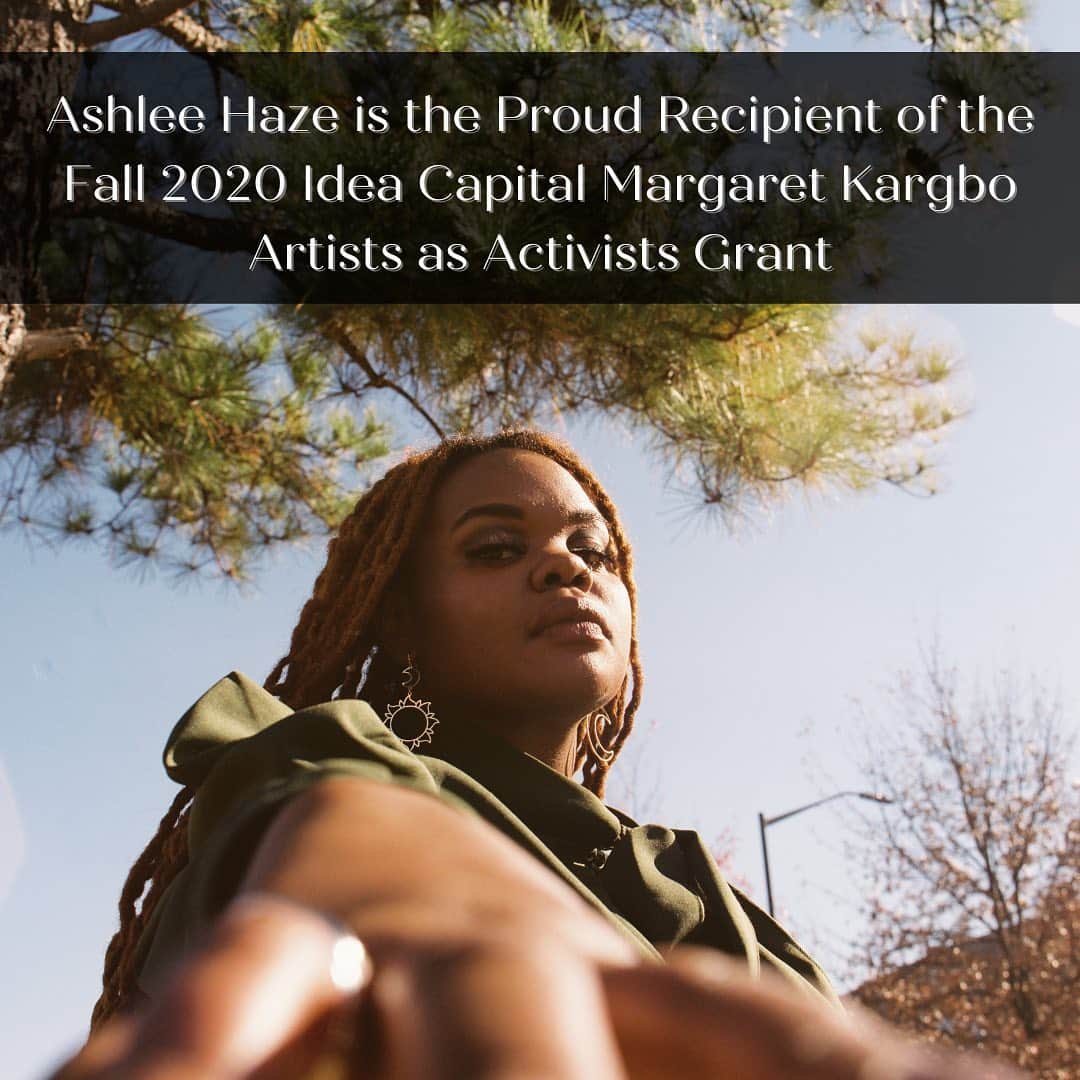 アシュリー・ヘイズのインスタグラム：「On the eve of my 32nd birthday I’m excited to announce that I am the proud recipient of the 2020 @ideacapitalatl Margaret Kargbo Artists as Activists award for my forthcoming series “Poets for the Revolution: A Virtual Protest.” I’m so grateful to the team of poets, artists, and musicians who collaborated on the project and I’m excited to bring this to the world for National Poetry Month in April!  Thank you to @ideacapitalatl for your support of this project. Cheers to more art and more love in 2021. #ashleehaze #poetsfortherevolution」
