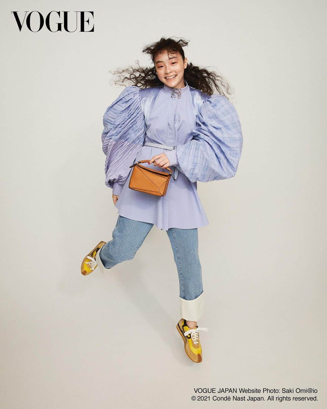 のインスタグラム：「@loewe for @voguejapan   💚🧡🤎  photography: @omisakii  styling: @shinosuganuma  makeup: @harukadebeau  hair: @gxxxxxo   @genarai 🌹」