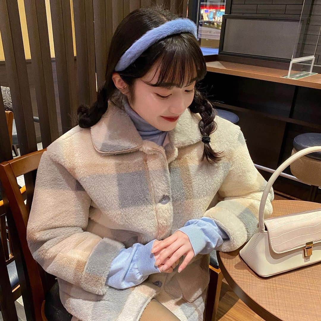 河﨑莉奈のインスタグラム：「뽀송뽀송💙머리띠💙  @berin__official」