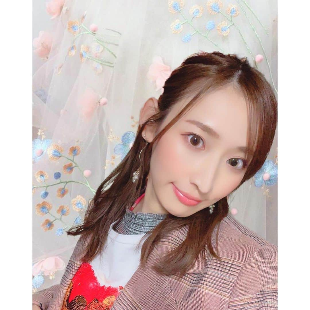 井坂仁美さんのインスタグラム写真 - (井坂仁美Instagram)「🤍  今日は稽古がお休みだったので、 アンクちゃんタイムを楽しんでおりました！  良い子だからお散歩も楽で可愛いです🐶 ただ、他のわんちゃんが苦手なので、わんちゃんが近くにくるとすごくソーシャルディスタンスをとるアンクさんです😂  東京はいいお天気でしたが、場所によっては大雪警報とか出てたみたいで。気をつけて下さいね🥺  #井坂仁美 #hitomiisaka #仮面ライダーGIRLS #kamenridergirls #KRGS #kamenrider #仮面ライダー」1月29日 23時21分 - hitomi_ankh