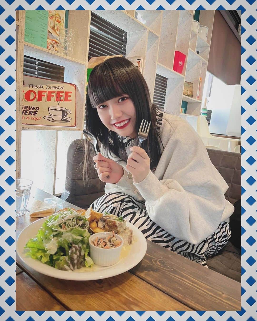 長久玲奈のインスタグラム：「髪染めたんだぁ〜！🖤  そして前髪ぱっつんにした！！　  #髪染めた ！#美容院」