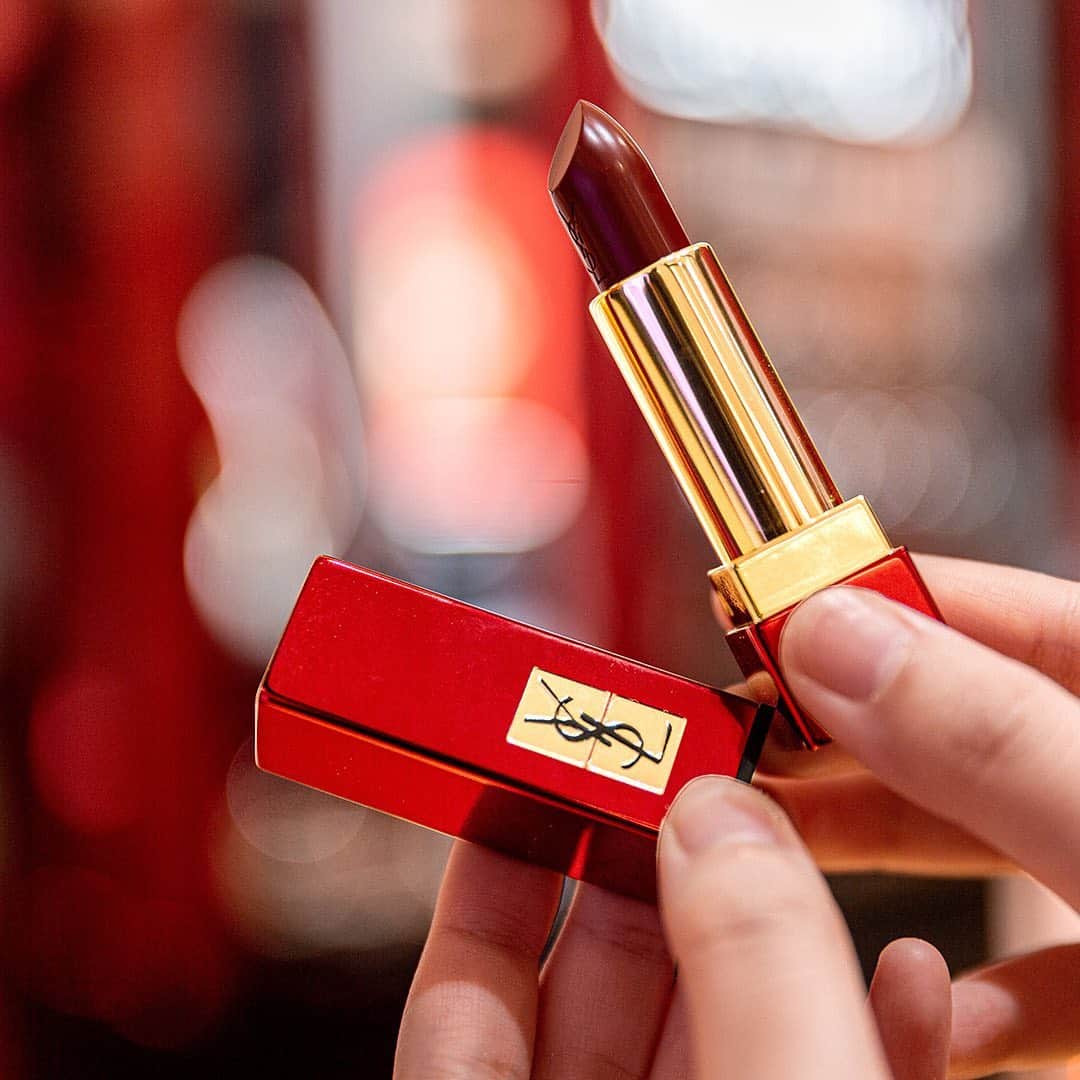 Yves Saint Laurent Beautyさんのインスタグラム写真 - (Yves Saint Laurent BeautyInstagram)「Step into the Chinese New Year in style, when you immerse yourself in YSL Beauty’s eco-designed pop up shop in Hainan.   For the entire month of January, come celebrate in unparalelled style…  Try on the latest products with a magic mirror driven by Modiface. Learn new tips and tricks from YSL Beauty makeup artists and be entertained with an interactive memory game and street dancer performances.」1月29日 23時18分 - yslbeauty