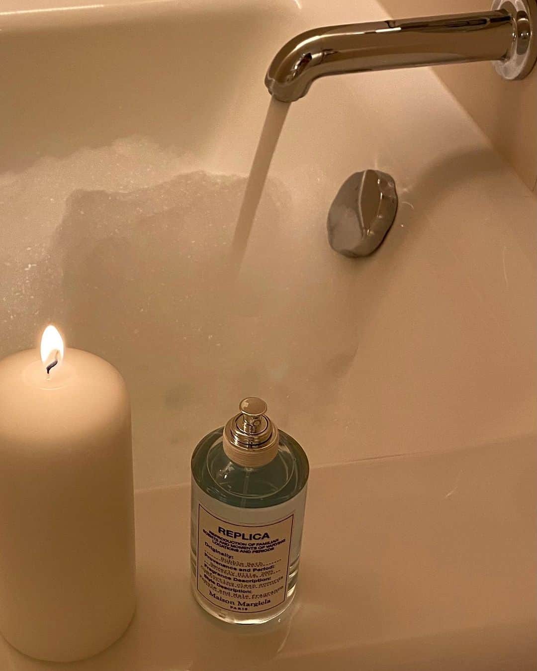 NATALIE LIAOさんのインスタグラム写真 - (NATALIE LIAOInstagram)「In the mood for a bubble bath #MaisonMargielaFragrances #SmellsLikeMemories #BubbleBath @maisonmargielafragrances」1月29日 23時18分 - fongminliao