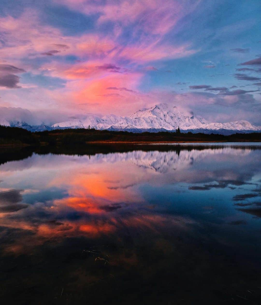 kaelのインスタグラム：「One of my favourite and most cherished travel memories is my trip to Denali National Park and Preserve with @pursuitalaska. Denali is the highest mountain peak in North America and only 30% of people who visit the park get even a glimpse. We were treated with top to bottom views, three days in a row. Truly glorious! I look forward to another visit when it’s safe to travel again. @denalibackcountrylodge #pursuitlife」