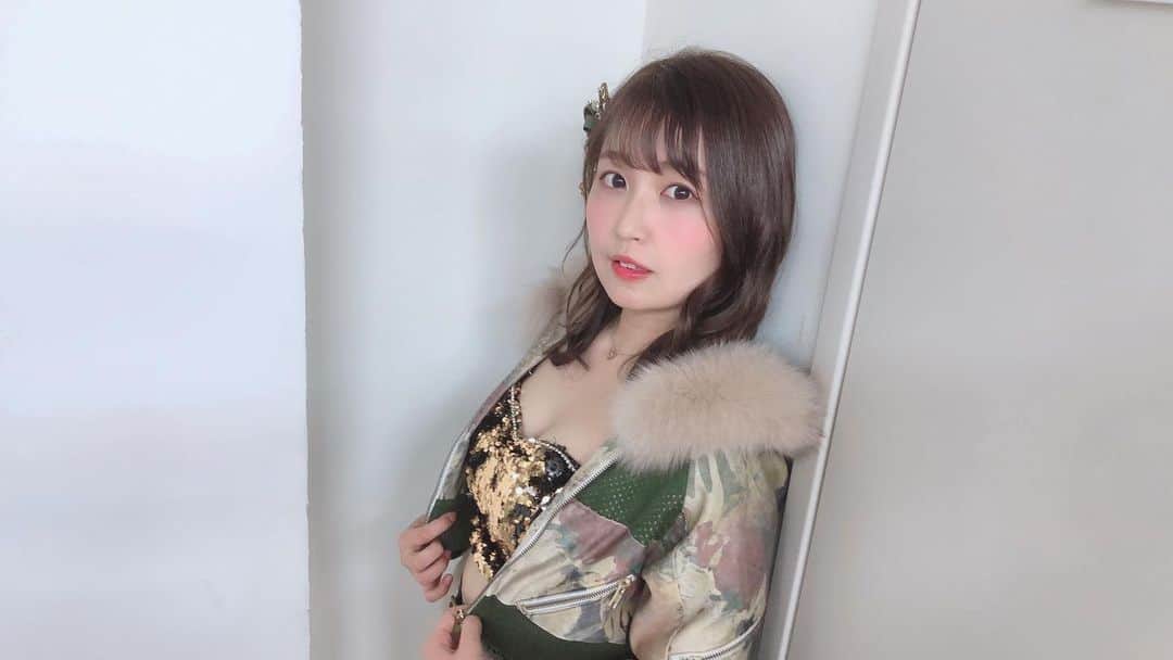 惣田紗莉渚のインスタグラム：「この衣装可愛かったなあ 珠理奈さんの💋 #赤ピン #衣装 #迷彩」