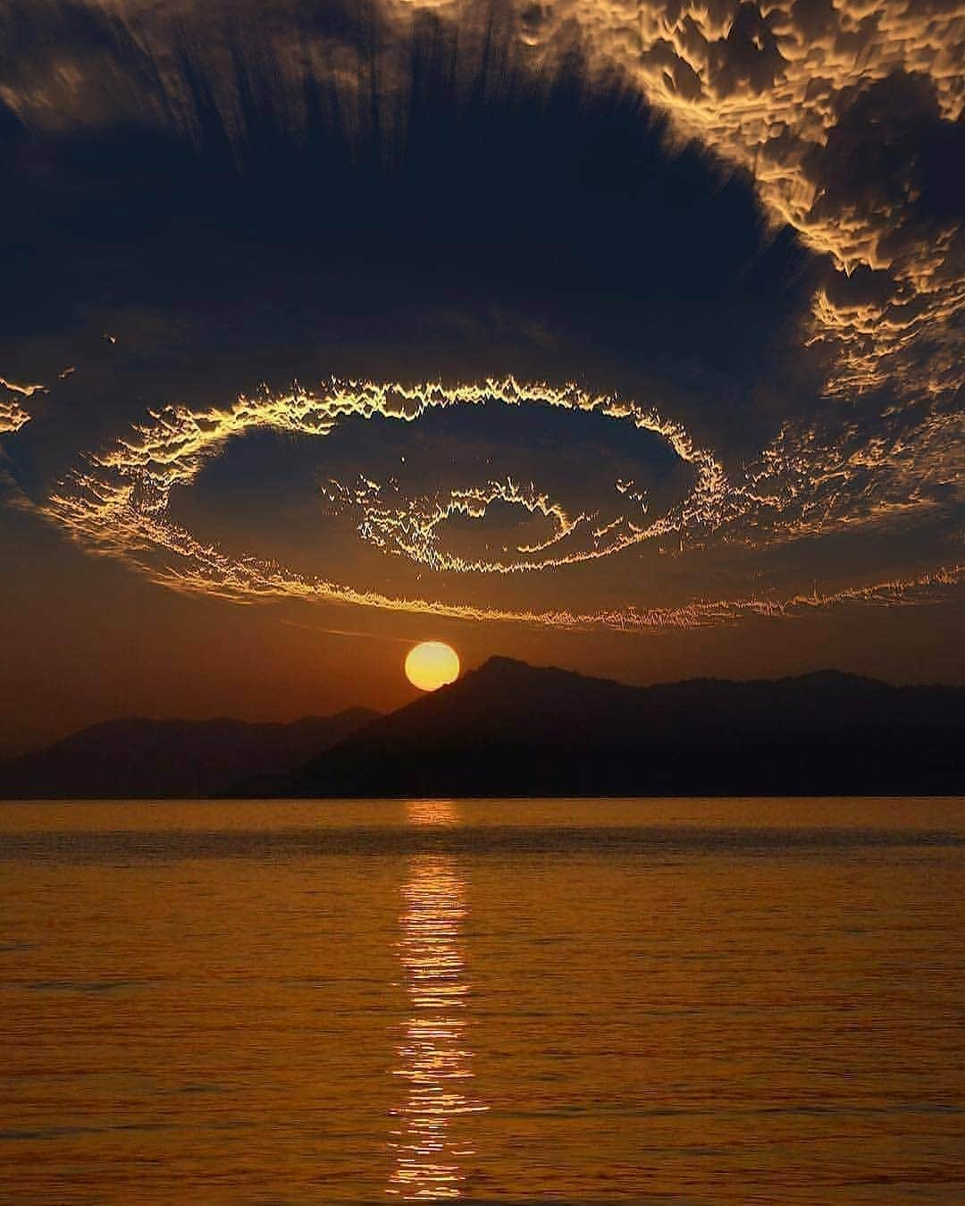 Padgramさんのインスタグラム写真 - (PadgramInstagram)「Spectacular end of the day 😍 📍 Turkey 📸by @ilkgul.menzil #pgdaily #pgstar #pgcounty #sea #planetgo #planet #planetearth #amazing #awesome #nature #turkey #turkey🇹🇷 #sunset」1月29日 23時27分 - planet.go