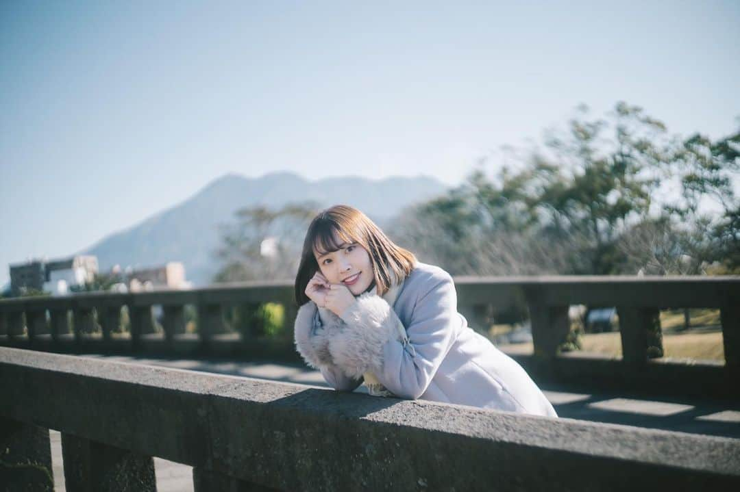 梨沙のインスタグラム：「うしろ桜島🌸🗻」