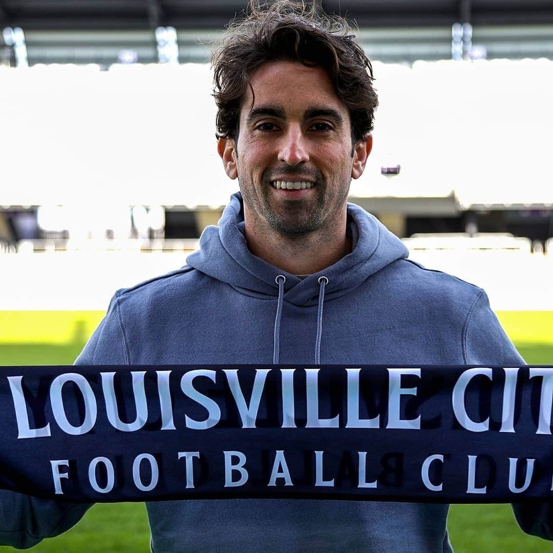 myfontsのインスタグラム：「📷 by @ritmoestudio: 💣Bordonaro Spur used in the new brand of louisvillecityfc an American professional soccer club based in Louisville, Kentucky   Bordonaro Spur usada en la nueva identidad de louisvillecityfc un club de futbol profesional de Louisville, Kentucky  Bordonaro Spur available at https://bit.ly/394D25E」