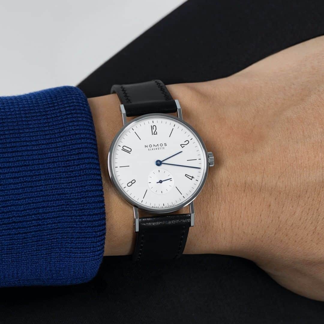 ノモスさんのインスタグラム写真 - (ノモスInstagram)「It doesn’t get more NOMOS than this: Ref. 101, or as we prefer to call it—Tangente. This multiple award-winning watch brings esteem to the wrist in understated, timeless style, thanks to Bauhaus features and a classic size of 35 mm.  #nomostangente #tangente #nomos #nomosglashuette #watch #watchoftheday #watchgeek #madeingermany #wristwatch #wotd #finewatches」1月29日 23時34分 - nomos_glashuette
