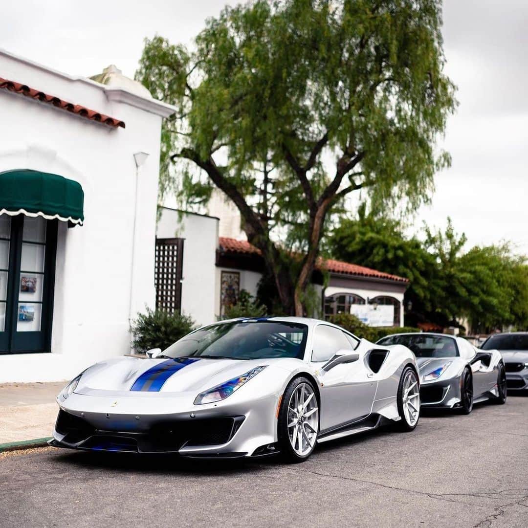 CarsWithoutLimitsさんのインスタグラム写真 - (CarsWithoutLimitsInstagram)「Silver Pista in San Diego 🤺 Photo @jwkexotics   #carswithoutlimits #ferrari #488」1月29日 23時46分 - carswithoutlimits