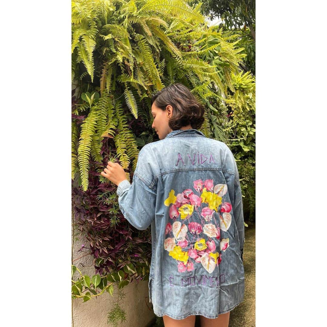 Tainá Müllerのインスタグラム：「A vida é movimento.  Amei, @paulacosta.art 🌹」