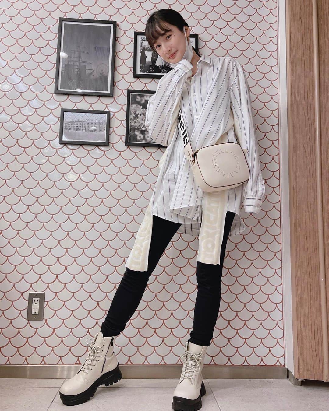高嶋香帆のインスタグラム：「たまには私服でも載っけてみます🤘  暖かくなったかと思えば雪が降り、、 早くダウンから解放されたいなぁ 🥲」