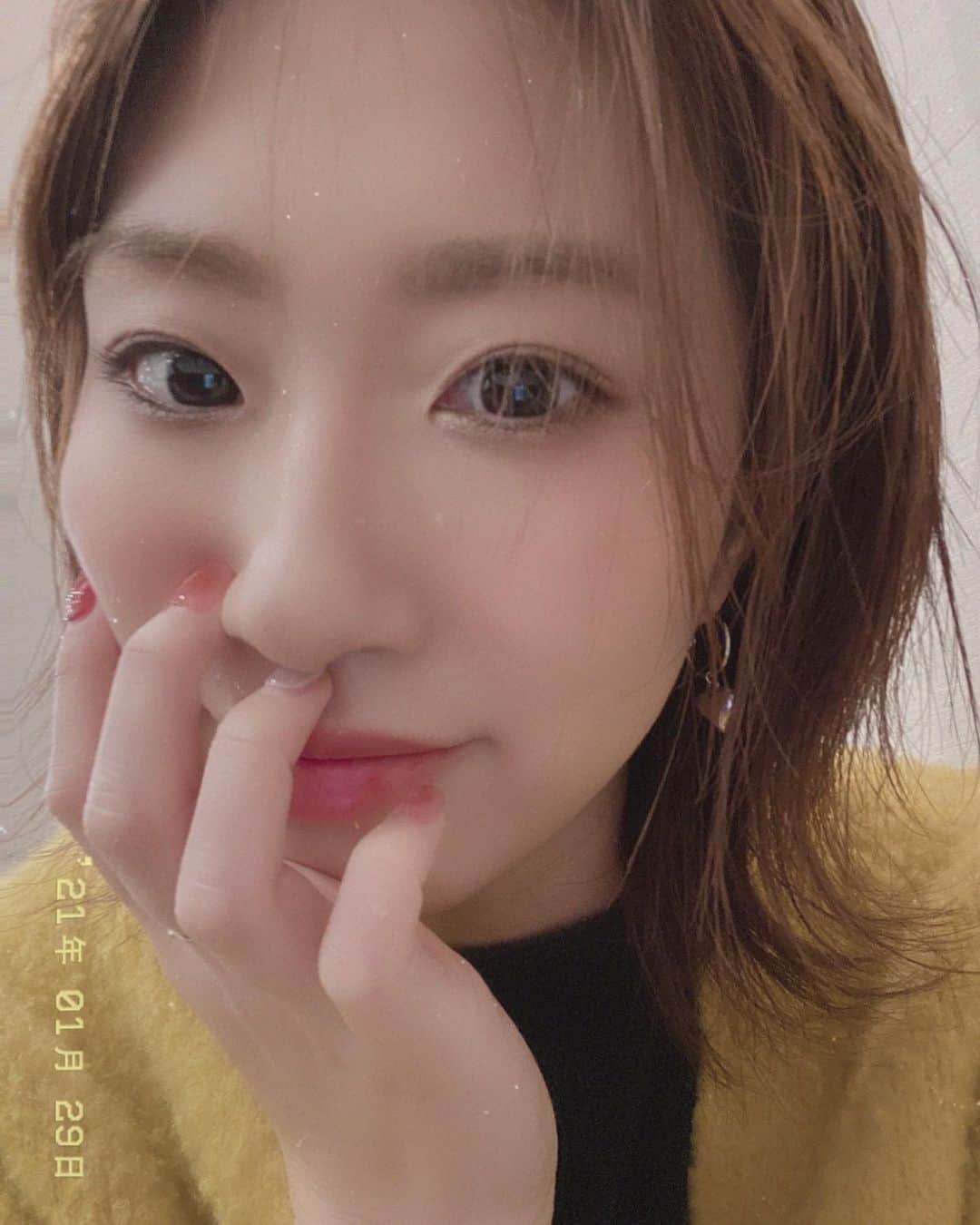 のインスタグラム：「* Love was when I loved you🤍 #春nail#結構気に入ってる#ネイル見せたがり#のポーズ」