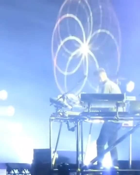 Disclosureのインスタグラム：「Running VIP Mix with @jessieware live at Ally Pally in 2014 🔥 (filmed by our mum lol). Loving everyone's reaction to this track finally being out⚡⁠ Hard to watch these clips without missing live shows, but in the meantime we've put together a playlist with some of our favourite VIP Mixes. Not quite @yourallypally but as close as we can get you right now 🕺🕺⁠ Link on stories」