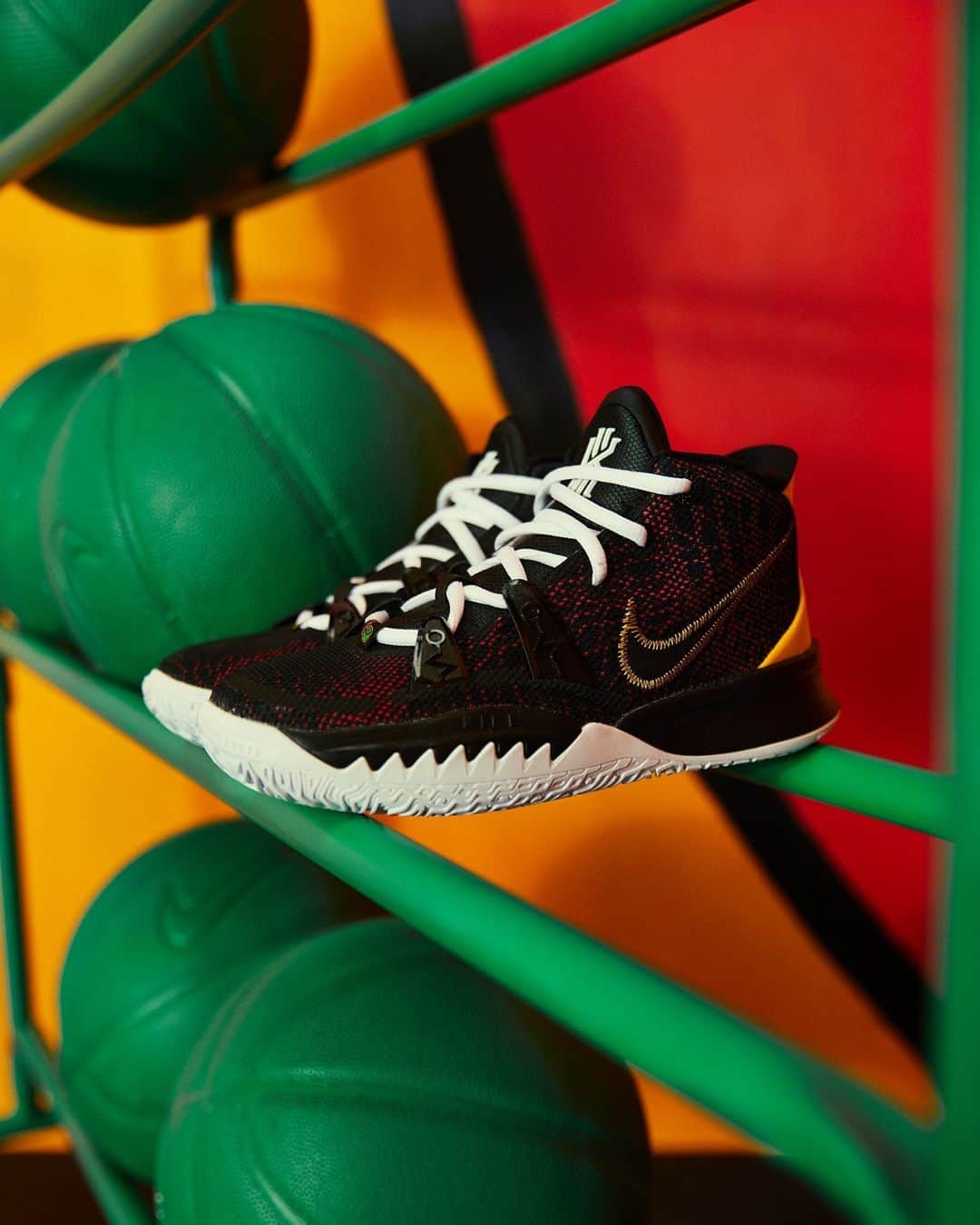 Foot Lockerのインスタグラム：「Liftoff 🚀  #Nike Kyrie 'Rayguns' is now available online & in-store.  Men's + Kids sizes」