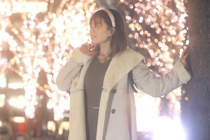 及川愛未のインスタグラム：「fly me to the moon 🌕   fullmoon  jazzの曲で1番好き。 〜わたしを月に飛ばして🪐 村上龍「恋はいつも未知なもの」 ジャズのスタンダードナンバーと幻のジャズバーを探して… ドライマティーニを美味しく飲んでみたい🍸‼︎こんな日はjazzを聴きながらRYU📚  @hahilife さん📸　  #shooting #撮影 #fullmoon #イルミネーション #夜景 #商用撮影 #写真展 #lighting #宣材写真 #プロカメラマン #サロンモデル #ブライダル #ウェディングモデル #ブライダルモデル　 #ポートレートしま専科  #ポートレート  #photography  #写真  #写真好きな人と繋がりたい  #写真撮るの好き人と繋がりたい  #portraitmodel #portrait  #東京カメラ部  #カメラマン募集  #ファインダー #ファインダー越しの私の世界  #flymetothemoon #jazz #村上龍  #followme ‪ ‬」