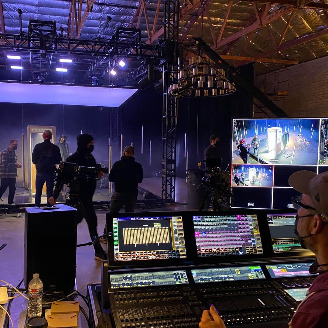 ジム・アドキンスのインスタグラム：「Happy Futures concert film day! Hope you all dig it!」