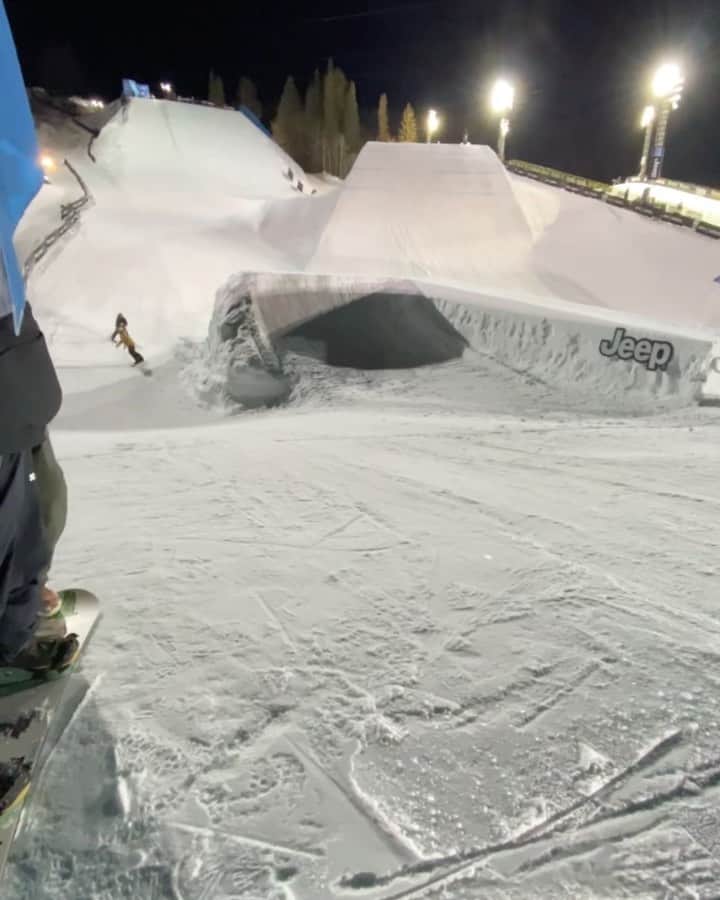 マルクス・クリーブランドのインスタグラム：「@xgames knuckle huck going down tonight🦋 vid: @mr___skin  #snowboarding」