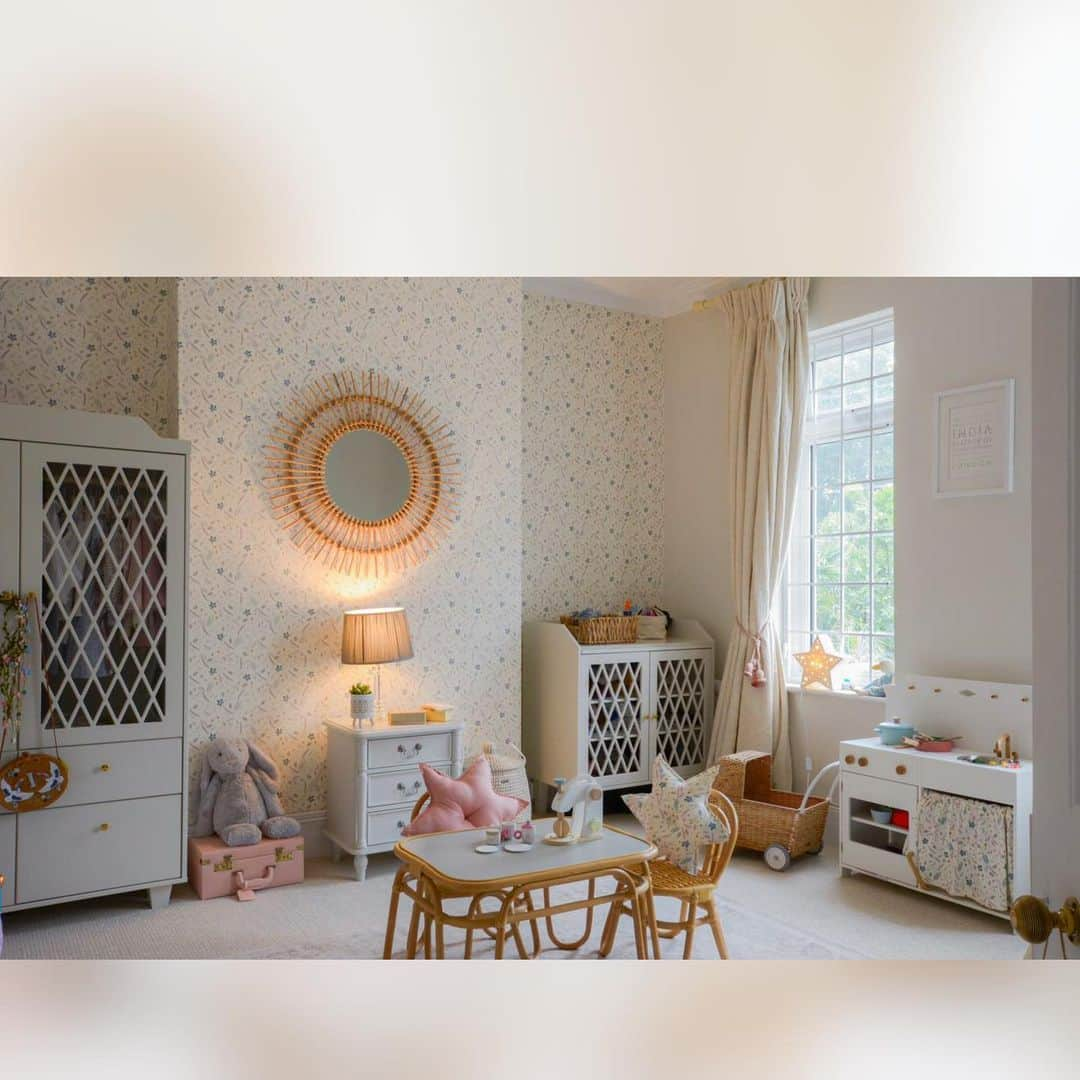 アレクサンドラ・フェルステッドさんのインスタグラム写真 - (アレクサンドラ・フェルステッドInstagram)「• ROOM OF THE WEEK•   India’s room 💫🤍   This nursery/ room is fabulous- it’s everything I wanted for India and more! I worked with @scandiborn and incredible designer @eklektikstudio who got the brief perfectly !! Boho chic, country girl vibes 🌾💙🤍  India loved getting involved choosing things like the wallpaper & Joanna pushed me to get her moved into her ‘big girls bed’ which I was anxious about but haven’t looked back - India  LOVES it and is so proud of her room. How gorgeous does all the matching furniture look? Traditional, classic & of course we had to put a mini table and chairs out for all India’s teddy bear tea parties 🧸🎈   Please tap ( and swipe through ) for the amazing companies who helped make this room a total dream come true 🙏🏼 #AD #nurserydecor #countryvibes #littlegirlsroom #nurseryinspo #nursery #nurseryideas   .... ( NOW TO PLAN THE NEW NURSEY!!!) 🤣😱💙」1月30日 0時15分 - binkyfelstead