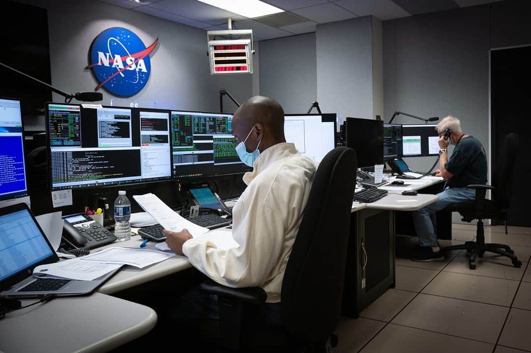 NASAさんのインスタグラム写真 - (NASAInstagram)「As the COVID-19 pandemic upended lives and work around the world, NASA's Hubble Space Telescope team adjusted to keep the mission going despite the challenges.  Like many, the team had to work from home for several months to maintain social distancing and prevent the spread of the virus. In early 2020 before the virus, about 100 members of the Hubble operations team reported every day to NASA’s Goddard Space Flight Center where Hubble’s control center resides. These are the crews that “fly” the telescope. Now, only two team members at a time come in once a week to send commands and other important information to the telescope. Each person has an assigned partner who works the same shifts so that contact is limited within the team.  The rest of the Goddard operations team continues to monitor the spacecraft — reviewing its mechanical, electrical, instrument, and software systems — and remains on the lookout for anything out of the ordinary. Hubble continuously sends information about the health and status of its systems down to the ground, where automated software verifies that everything on the spacecraft is working properly. If something goes wrong, the team receives an alert from the system. Before, team members would gather in person to determine the cause of the anomaly and how to get the spacecraft back on track. Many would then assemble in the control center to help monitor and verify the observatory’s recovery. Now, for safety precautions, only a few personnel required to command, oversee and test the spacecraft come in, while the rest of the team contributes remotely.  Image 1: Flight Operations Team members Justin Germany (left) and Larry Stake command the spacecraft while social distancing and wearing masks.  Image 2: Systems manager Morgan Van Arsdall monitors the process while many of her teammates monitor the spacecraft’s subsystems from home.  Image 3: Systems engineer Steve Sands serves as the test conductor in the control center at Goddard.  Read more at the link in our bio: https://go.nasa.gov/39p8prz  Credit: NASA/Goddard/Rebecca Roth」1月30日 0時28分 - nasagoddard