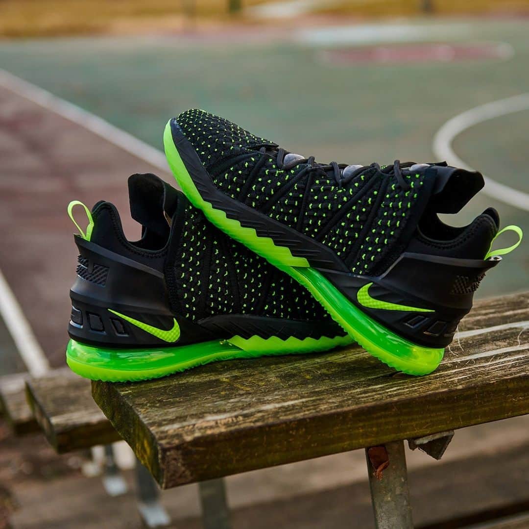 Foot Lockerのインスタグラム：「Light up the courts in the #Nike Lebron 18 'Dunkman!' Available now online and in select stores.」