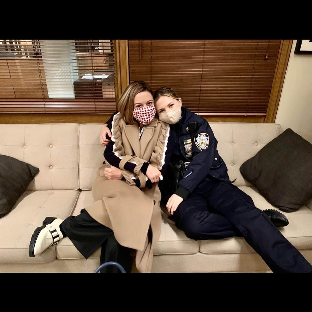 バネッサ・レイのインスタグラム：「Meet Claire!!! Aka my brilliant BFF @katerockwellnyc #@bluebloods_cbs 10pm !!!  *Kate’s episode airs Feb 5th!」