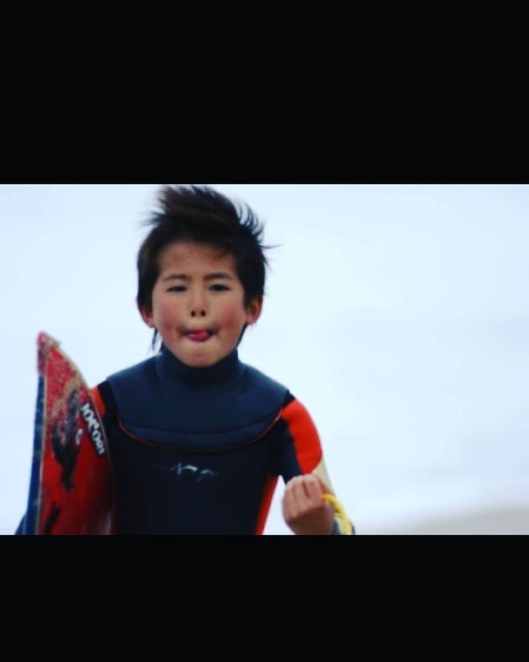 佐藤魁さんのインスタグラム写真 - (佐藤魁Instagram)「. . . He doesn't always say anything, but when something good happens in the surf, he's very happy. that makes me happy so i'm able to push myself ！ happyful birthday dad! love you」1月30日 0時59分 - guy.kid__