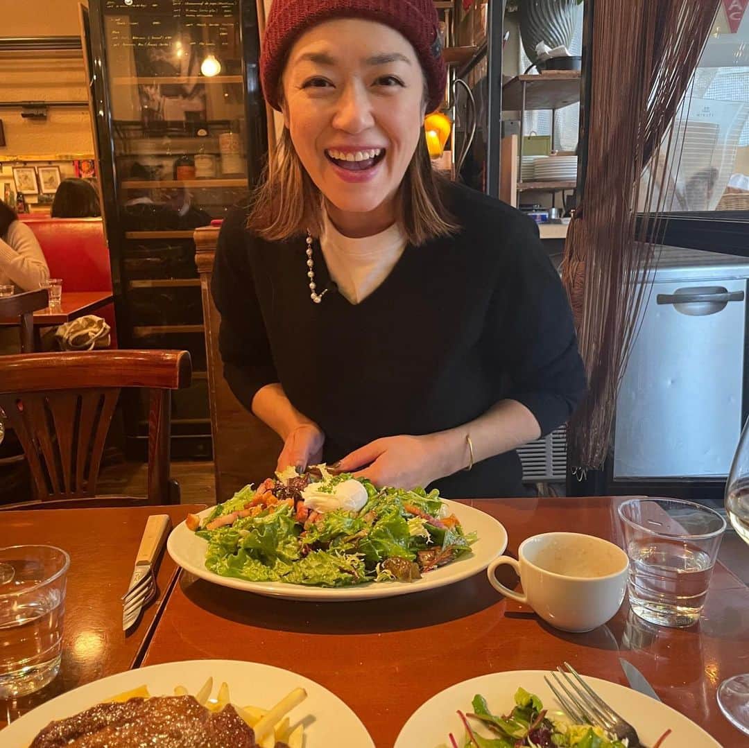 加藤紀子のインスタグラム：「笑ったり、頬張ったり。 ありがとう、そしてさよなら47歳。  早く健やかな日々になれと願って。  #お誕生日に思うこと」