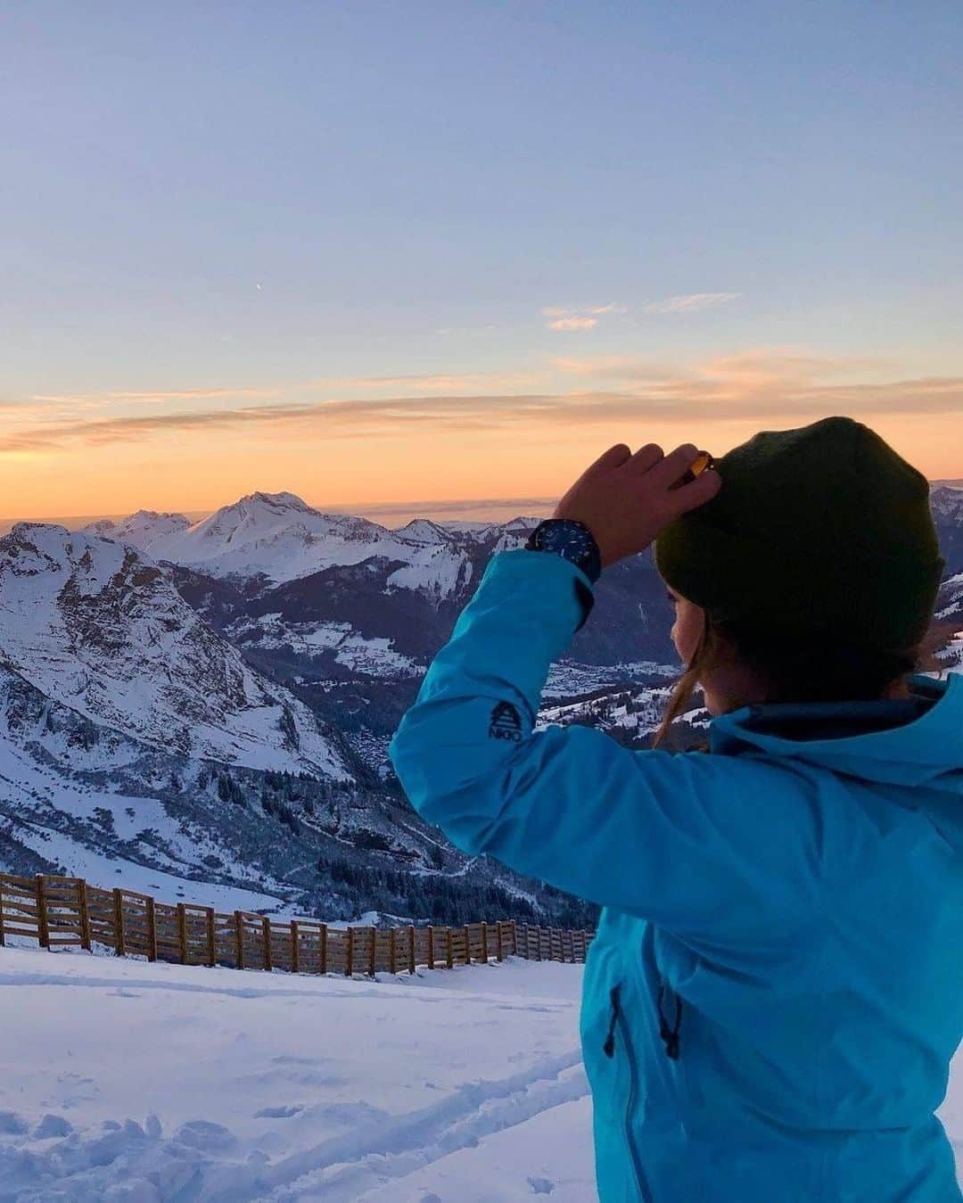 アルピナさんのインスタグラム写真 - (アルピナInstagram)「More than a watch: the #AlpinerXAlive helps you know more about yourself and your trainings  📷  @juliette_willmann  #AlpinaWatches #ReachYourSummit #AlpinaFamily Check out the link in bio to learn more about our AlpinerX Alive Collection. . . . . . #Smartwatch #ConnectedWatch #Alpina #Alpinist #Outdoors #GPS #altitude #RECCO #watch #watches #watchesofinstagram #watchporn #watchoftheday #watchaddict #timepiece #watchfam  #instawatch #wristwatch #wristporn #dailywatch #watchgeek #watchnerd #womw #wristgame #watchcollector #watchanish」1月30日 1時00分 - alpinawatches