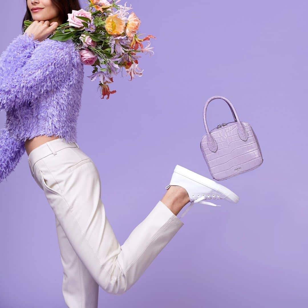 ランセルのインスタグラム：「À vos sacs, prêtes pour la Saint-Valentin ! Alice – Cuir façon croco brillant – Parme Ready for Valentine’s day yet?  Alice – Shiny croco style leather – Mauve #AliceByLancel #SS21 #Lancel」