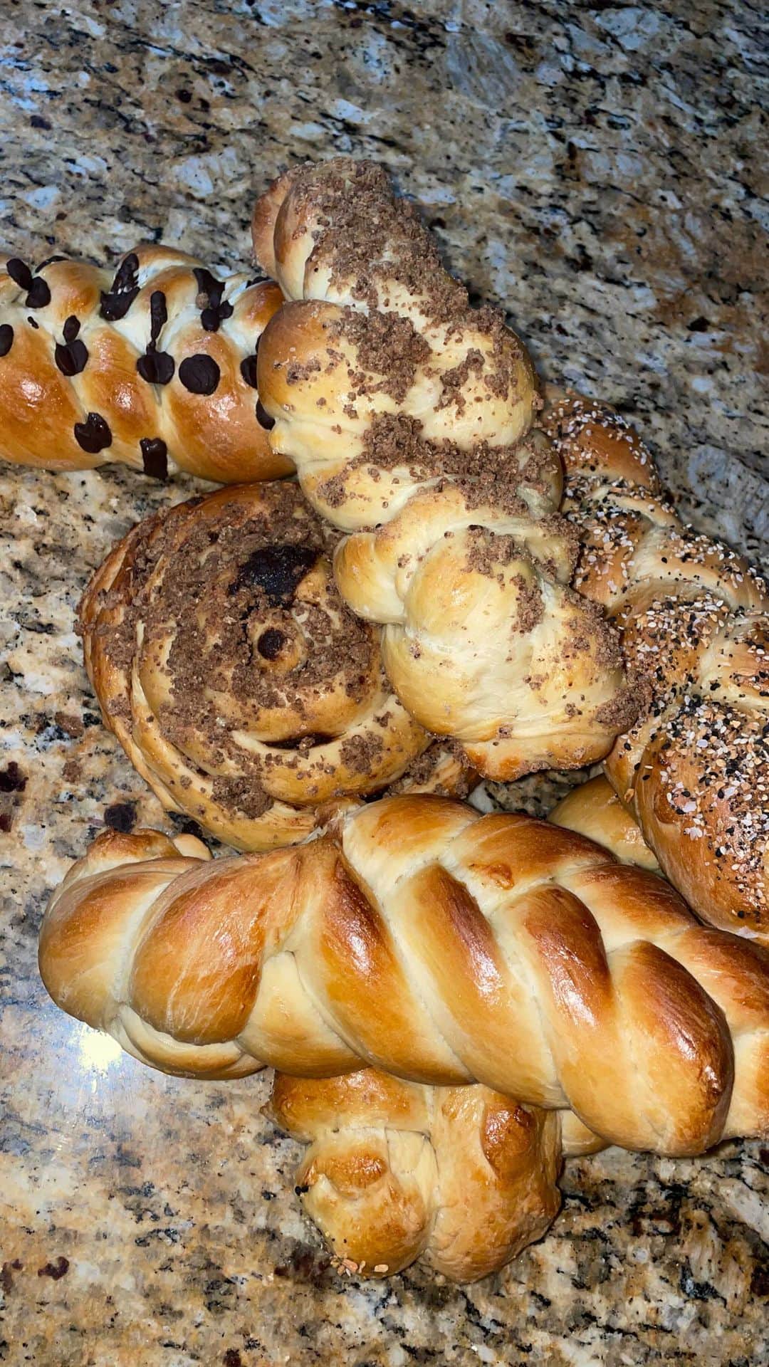I N S T A B R A I Dのインスタグラム：「Let’s DOUGH this!! ... with a braid of course 🤩」