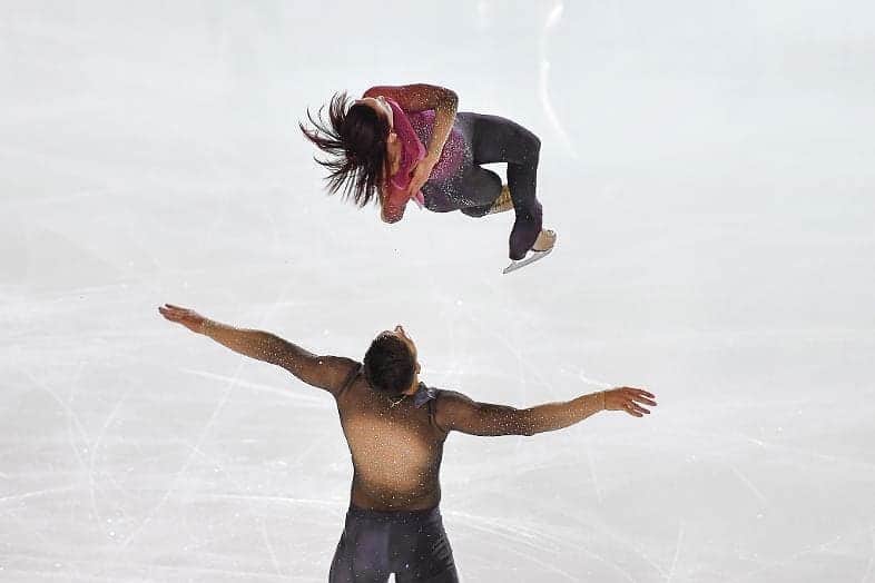 ニコーレ・デラ・モニカのインスタグラム：「E se vi dicessi che sono una persona super paurosa tanto da non tuffarmi nemmeno di testa in piscina ci credereste? 😂⛸️  pH.cr: @diebarbieri3 #dellamonicaguarise #figureskating #iceskating #twist #catchthemoment」
