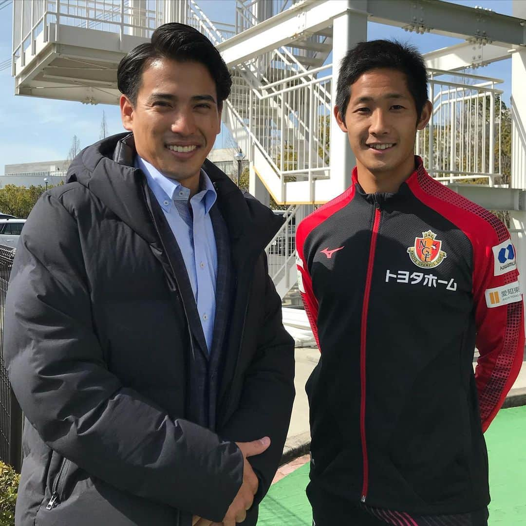 濱田隼平のインスタグラム：「亮太、名古屋ではいっぱい苦しい思いをしたね。もっとグランパスのユニホームでのプレーを見たかった。でも、またいつでも会えるし、コンサドーレのユニホームを着た亮太のキレキレのプレーを実況できることを楽しみにしています。怪我には気をつけて。いつでも応援しています^ ^ ※写真は新型コロナウイルス感染拡大前のものです #名古屋グランパス #青木亮太 #コンサドーレ札幌」