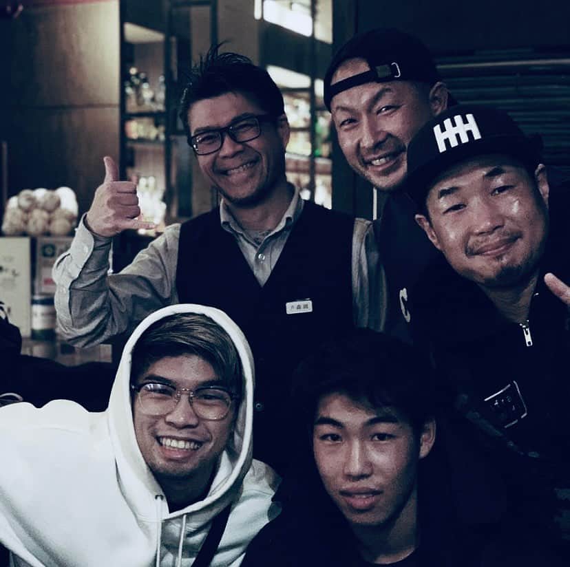 のインスタグラム：「🍌  only one が No.1という事。  色んな経験して、強くなれ。 凄い経験をしたければ、結果を出せ。 . . . 穂積さんに会えて 色々思う事がありました。 レジェンドでした。  最近、魅力的な人と出会えて嬉しい  #長谷川穂積 #YouTube」