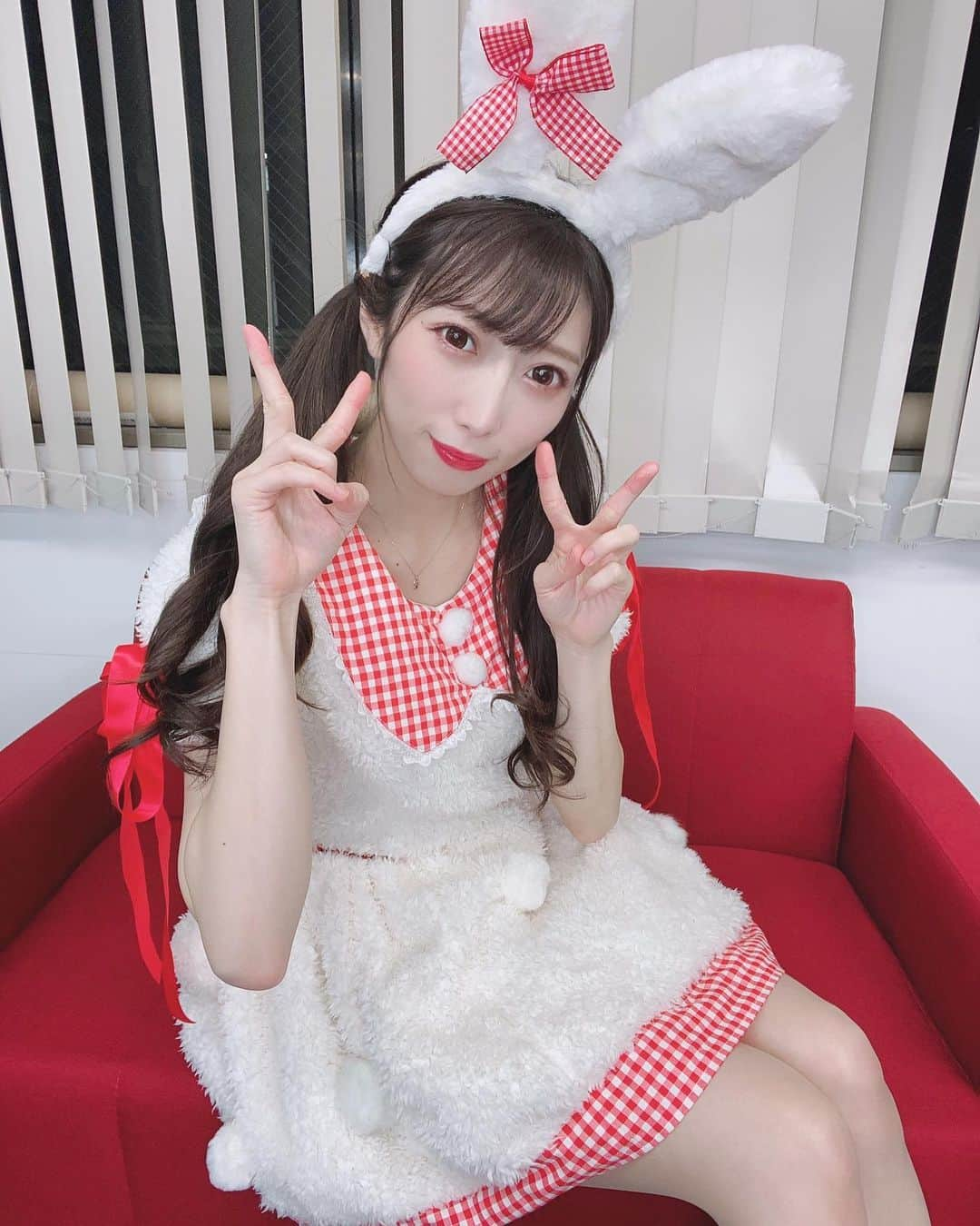 愛迫みゆさんのインスタグラム写真 - (愛迫みゆInstagram)「りおぴょんうさぎ🐰❤️ &カラー衣装(*´ч ` *)💓 . . こんな可愛い格好出来るのは アイドルの特権ですね💫 . . 久しぶりに王道ぷりぷり着て 恥ずかしかったけど 楽しかったです（・ω・）/✨ . . 明日チェキチャしたら 完全に見納めですッッ☺️💫 . . 明日は約1ヶ月振りのライブです🥰🎤 . . #idol #アイドル #instalike #instagood」1月30日 1時10分 - aisakomiyu