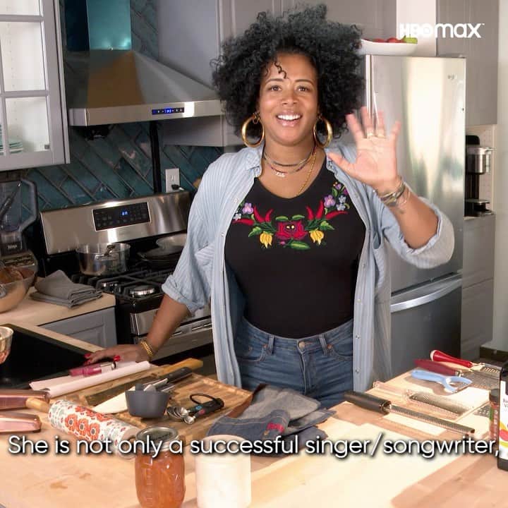 ケリスのインスタグラム：「It’s here and I’m so excited! My episode of Selena + Chef is out now on @hbomax 😘 Three weeks post-baby and filming, there were ups, there were some hilarious downs, but we came out with an amazing meal we both were able to enjoy! Hope you tune in.   Thank you to #SelenaAndChef and HBO Max for donating to @summaeverythangcc, created by @summaeverythang during covid to provide fresh produce to the Watts and south central LA areas!   @hbomaxpop @hbomaxmade」