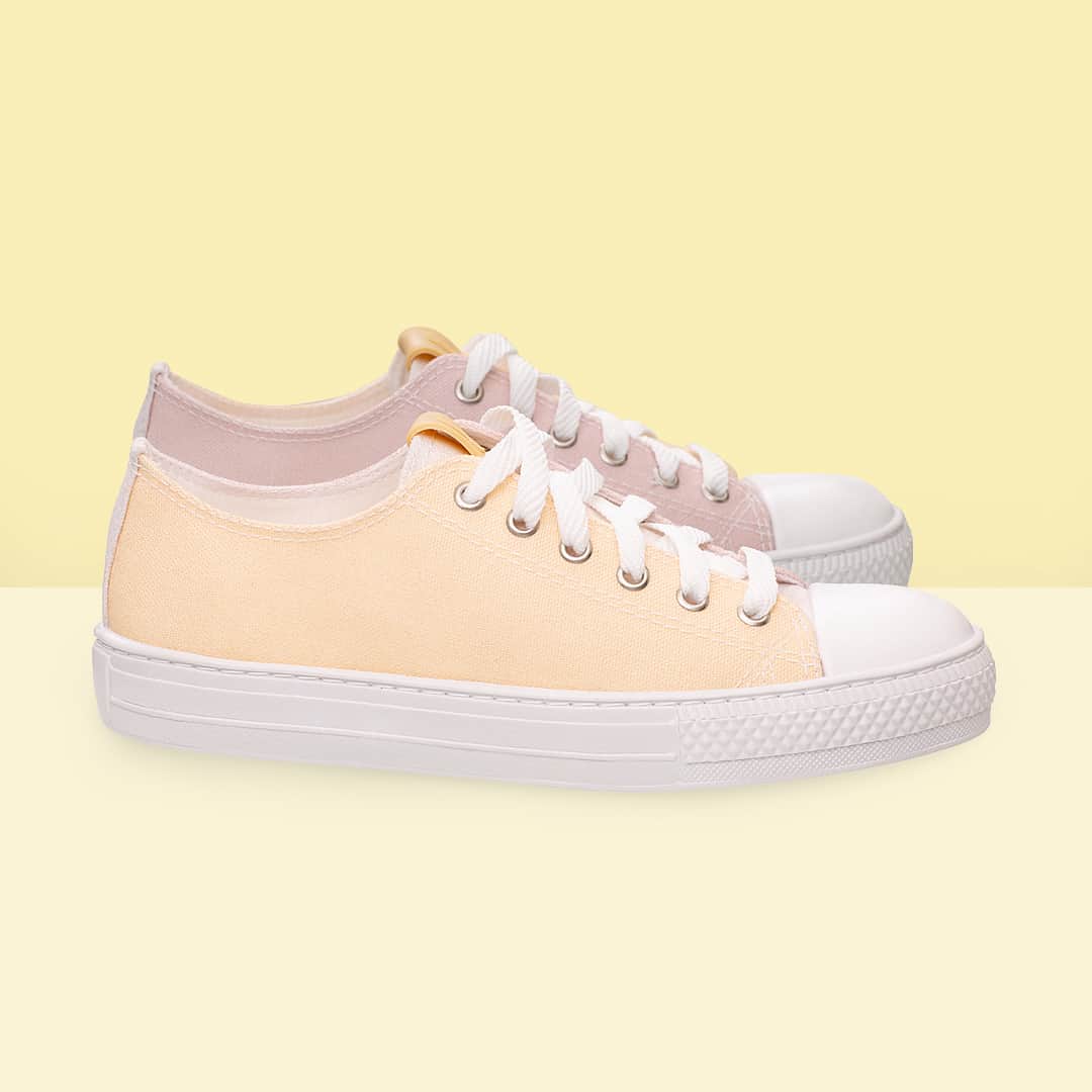 Santa Lollaのインスタグラム：「O tradicional modelo de tênis cano curto chega com um update inusitado: metade de cada cor! [ R$129,90 cada ] #santalollaverao21 #sneakers #candycolors」