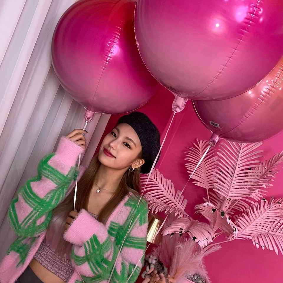 ITZYさんのインスタグラム写真 - (ITZYInstagram)「Pink balloons🎈🎀」1月30日 1時34分 - itzy.all.in.us