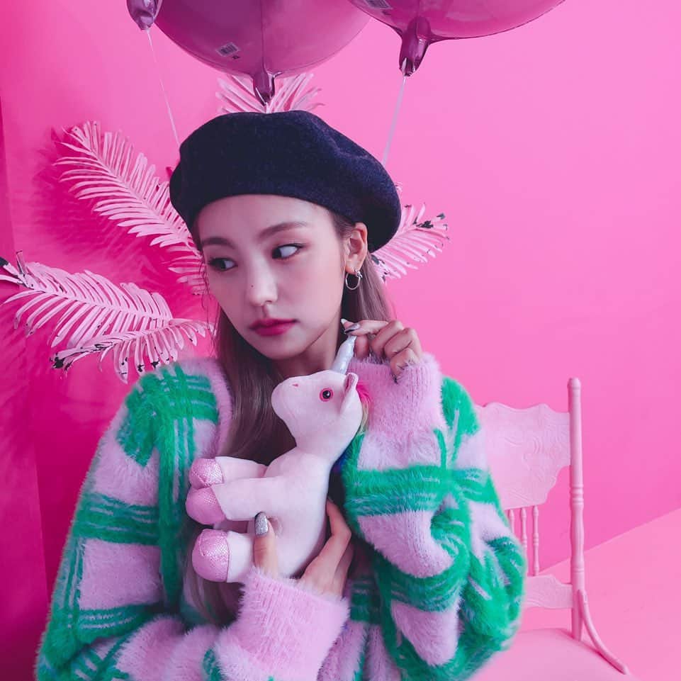 ITZYさんのインスタグラム写真 - (ITZYInstagram)「And unicorn🦄💜」1月30日 1時34分 - itzy.all.in.us