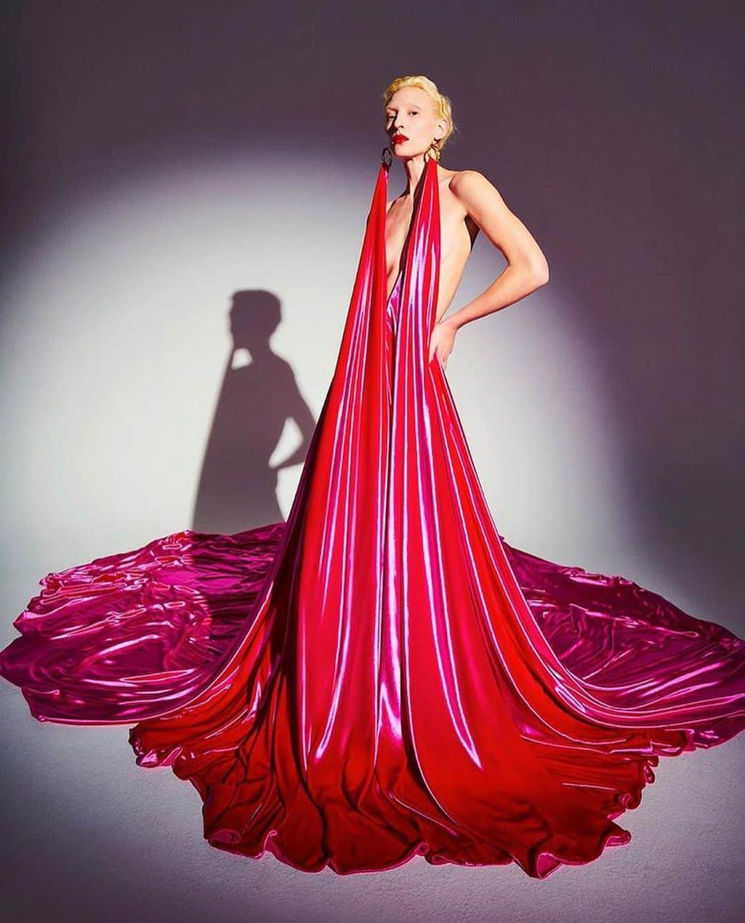 IMG Modelsさんのインスタグラム写真 - (IMG ModelsInstagram)「Keep It Haute. 💝 @maggiejoymaurer unveils @schiaparelli’s #SS21 #couture collection. #📷 @danielroseberry #⭐️ #IMGstars」1月30日 1時38分 - imgmodels