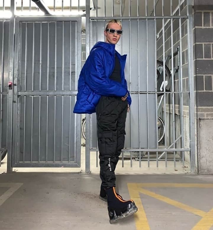 スウェアのインスタグラム：「How to style your chunky platforms by @callumsmitth. Find your favourite colourway at Farfetch.com and tag us in your photos to be featured🖤 #swearlondon」
