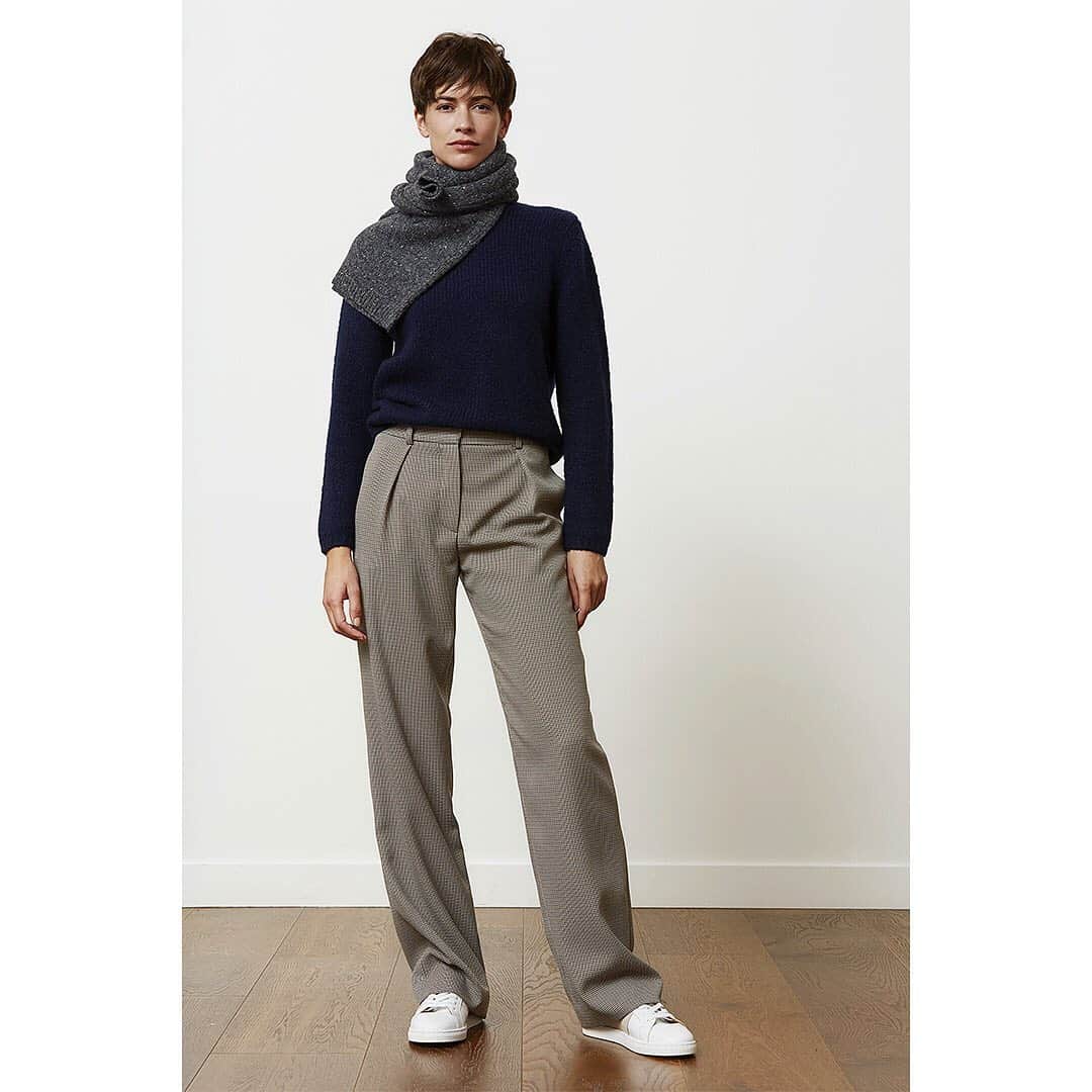 イネスドゥラフレサンジュのインスタグラム：「Soldes d'hiver 2e démarque Profitez d’offres exceptionnelles en ligne et dans nos boutiques jusqu'au 16 février. — Winter sale 2nd mark-down Enjoy new offers on a selection of items online and in stores until February 16th.  www.inesdelafressange.fr  #inesdelafressangeparis #inesdelafressange #sale #soldes」