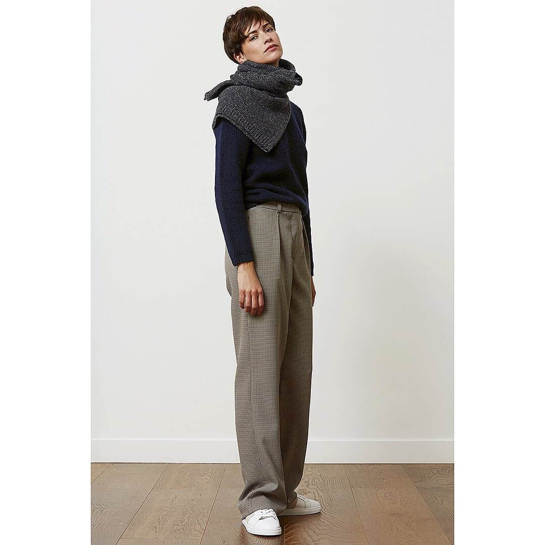 イネスドゥラフレサンジュのインスタグラム：「Winter sale 2nd mark-down Enjoy new offers on a selection of items online and in stores until February 16th. — Soldes d'hiver 2e démarque Profitez d’offres exceptionnelles en ligne et dans nos boutiques jusqu'au 16 février.  www.inesdelafressange.fr  #inesdelafressangeparis #inesdelafressange #sale #soldes」