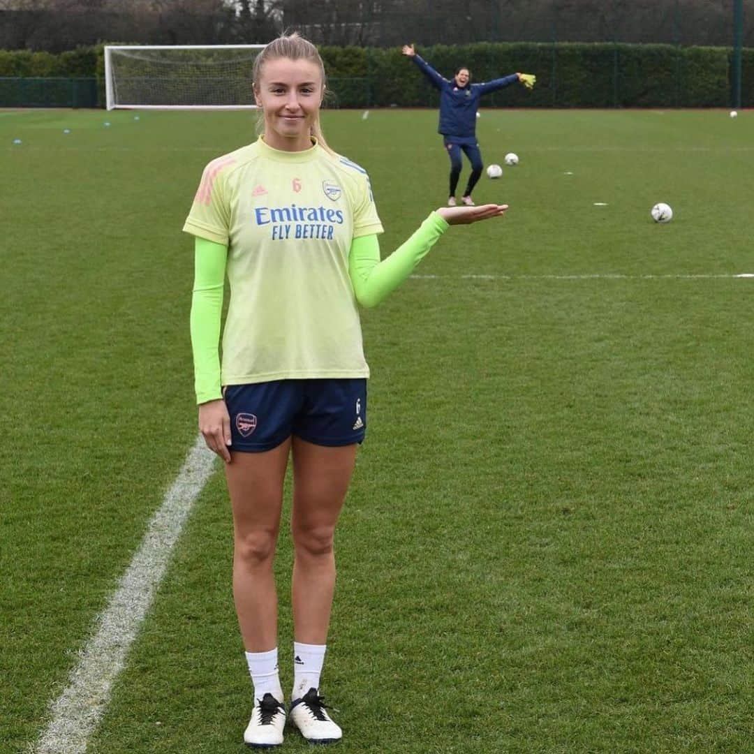 Arsenal Ladiesさんのインスタグラム写真 - (Arsenal LadiesInstagram)「What. A. Photo. 👏😂⁣ ⁣ 💁‍♀️ @leahwilliamsonn ⁣ 😜 @lydsaussie13 ⁣ ⁣ #AFC #COYG #Arsenal #AWFC」1月30日 1時51分 - arsenalwfc