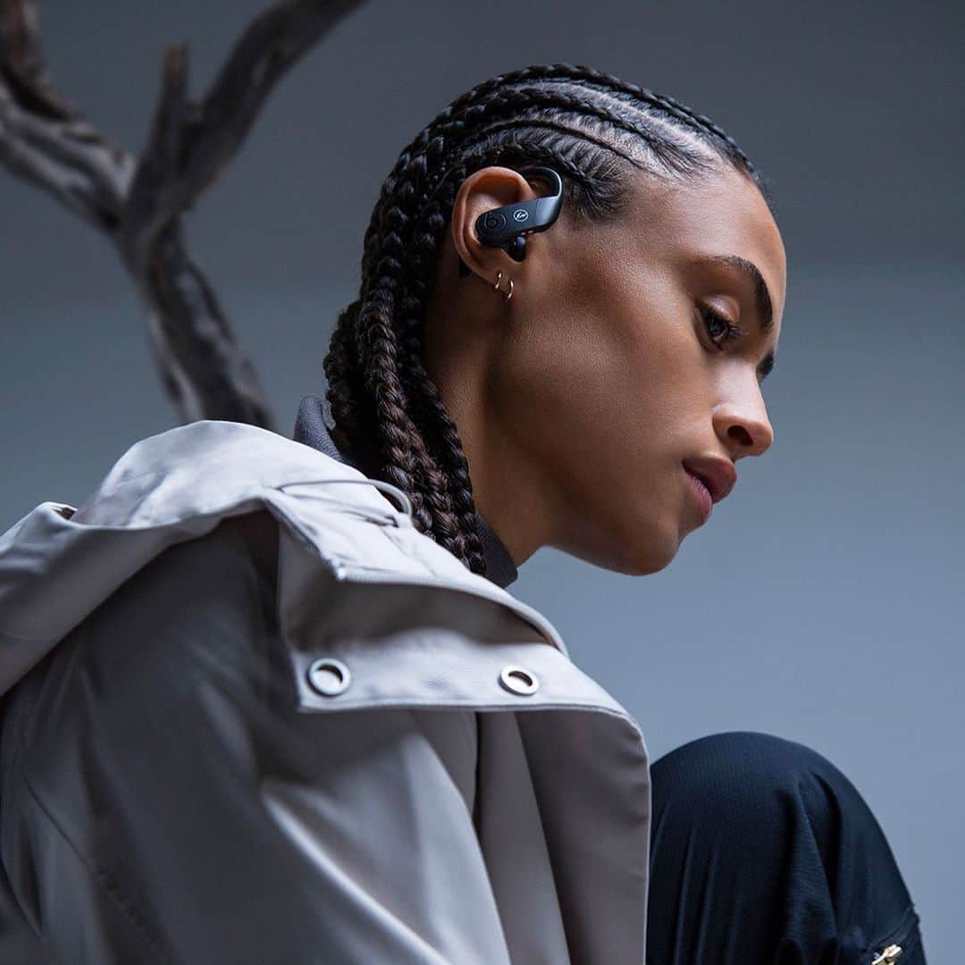 シドニー・マクローリンのインスタグラム：「The limited-edition fragment design x Powerbeats Pros are available now!! I had a great time working with @fujiwarahiroshi and the fragment design team. Y’all better sprint over to @beatsbydre and get ya hands on these before they sell out! 🖤」