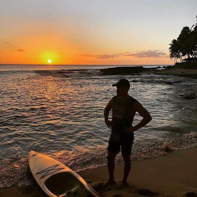 CBSさんのインスタグラム写真 - (CBSInstagram)「On fridays we pretend we’re in Hawaii with @jayhernandez001 🏝」1月30日 2時07分 - cbstv