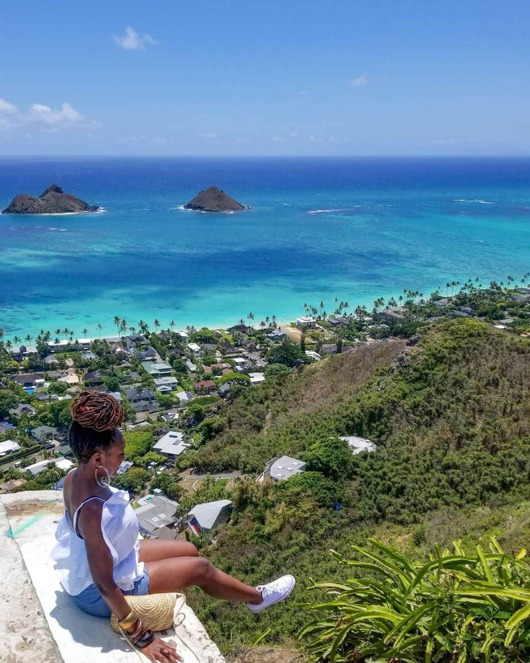 Visit The USAさんのインスタグラム写真 - (Visit The USAInstagram)「Who loves to be a solo traveler? ✈️🚗 @yale_meets_world is an expert solo traveler, finding amazing places around the USA for independent travelers like Lanikai Beach in Oahu, Hawaii! ☀️ Check out our Story today to see more of Yale's top solo destinations in the USA. #VisitTheUSA 📸 : @yale_meets_world」1月30日 2時00分 - visittheusa