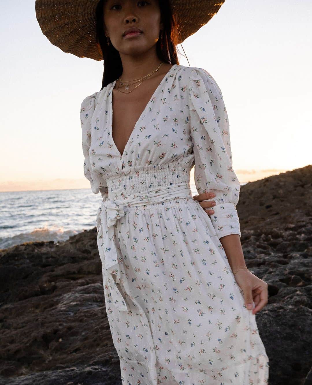 クレオベラのインスタグラム：「Last F L A S H  S A L E for a hot second. ⁠ Take up to 40% off Florals. Perfect for Spring 🌸」