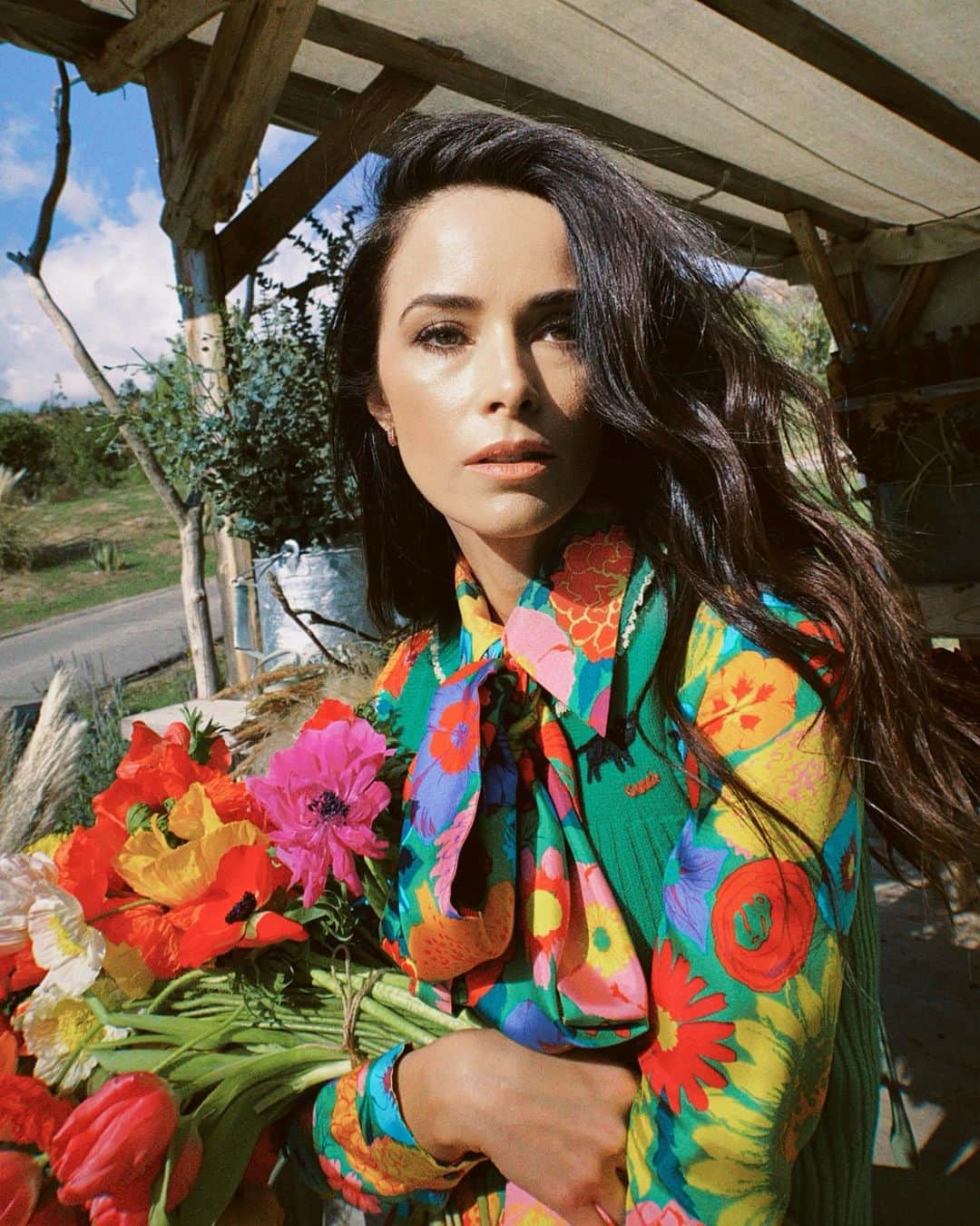 アビゲイル・スペンサーのインスタグラム：「"And now my beauties, something with poison in it I think, with poison in it, but attractive... poppies, poppies, poppies will put them to sleep.” WWOftheWest. 🧙🏼‍♀️💐. 📷 @claytonhawkins」