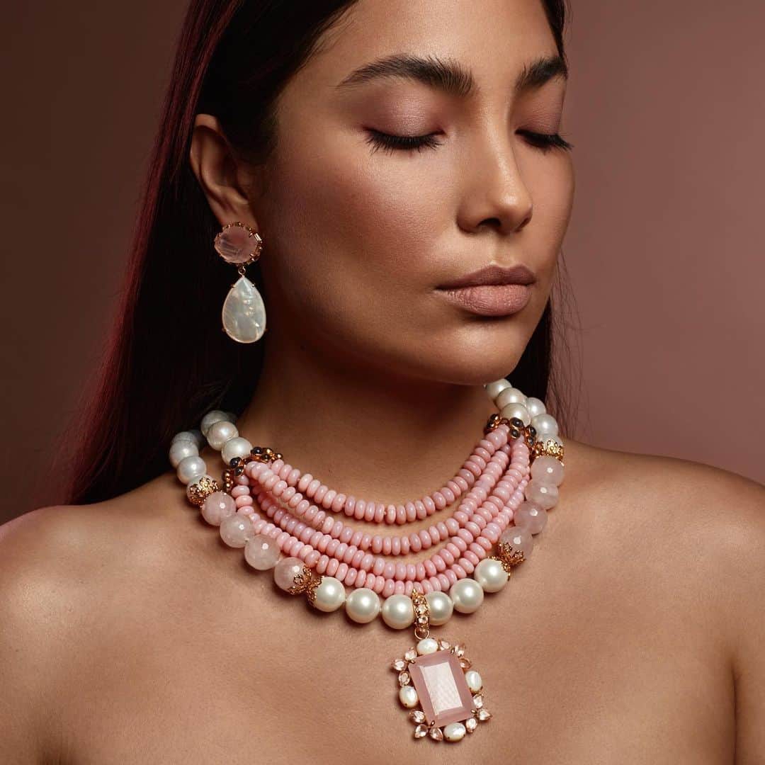 バウンキットさんのインスタグラム写真 - (バウンキットInstagram)「“ A women needs ropes and ropes of pearls” -Coco Chanel  • • • • • • • • @ylvaerevall  @thefacesimakebyjp  #bounkit #handmade #newyork #pearls #newcollection #rosequartz #editorial #fashion #jewelry #necklace #earrings #pinkopal #statementjewelry #americanmade #artisanjewelry #versatilejewelry #handmadeintheusa #bounkit」1月30日 2時05分 - bounkitnyc
